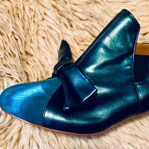 1940s-Style Evergreen Two-Tone Women’s Court Pumps (10) - Picture 8 of 9